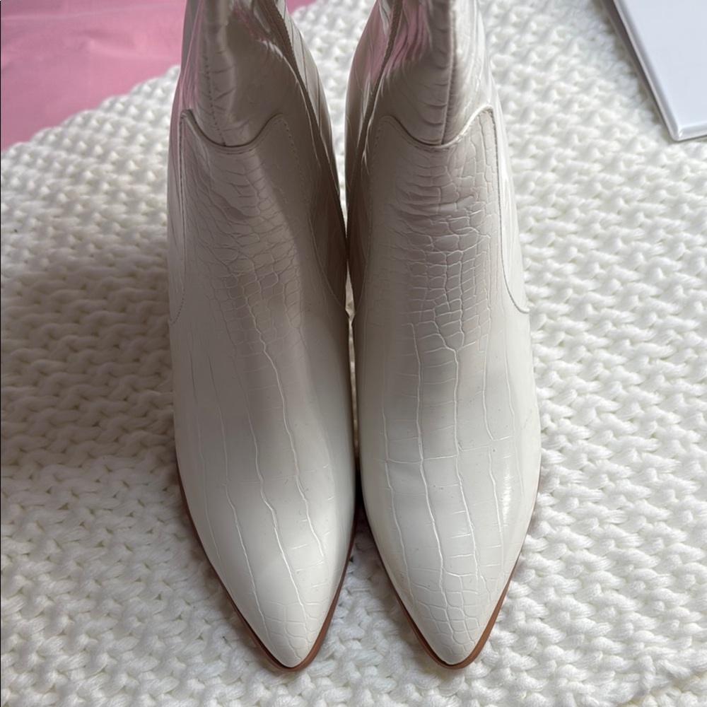 High Boots - Picture 5 of 7